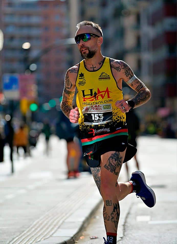 Héctor Moro en el Maratón de Zaragoza en 2025