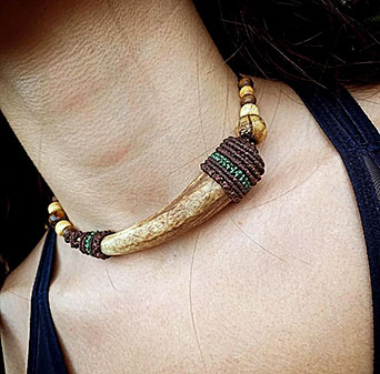 Collar Anonana. Elaboración a mano por Amara Artesanía