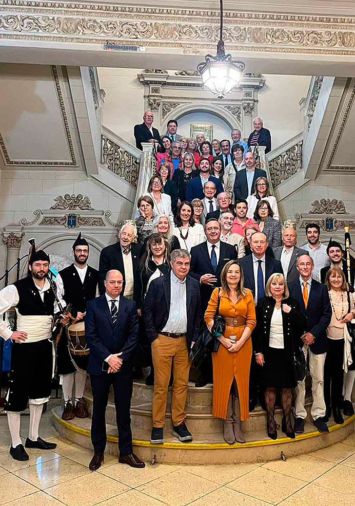 Foto de familia en el Centro Asturiano de Buenos Aires.