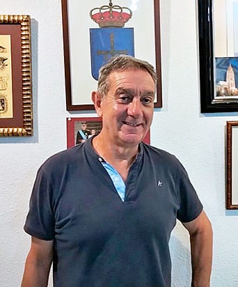Manuel de Barros, presidente de la Federación Internacional de Centros Asturianos