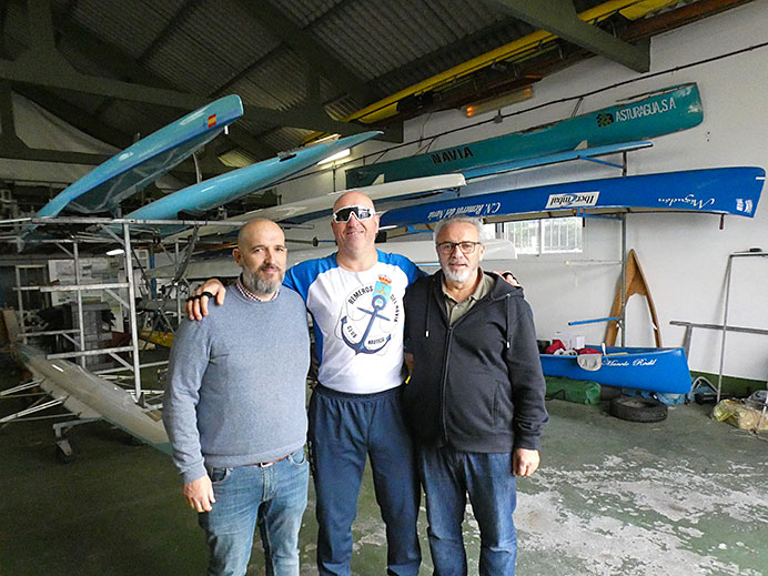 De izda. a dcha.: Juan Pablo Unibaso, remero y directivo del Club, Raúl Fernández, remero y deportista paralímpico y Javier Fernández, actual presidente del Club
