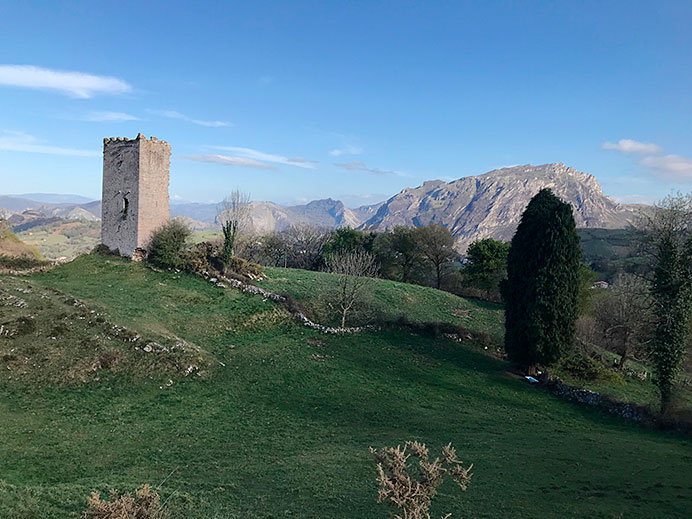 Ruta de Peñerudes y el Torreón (Morcín)