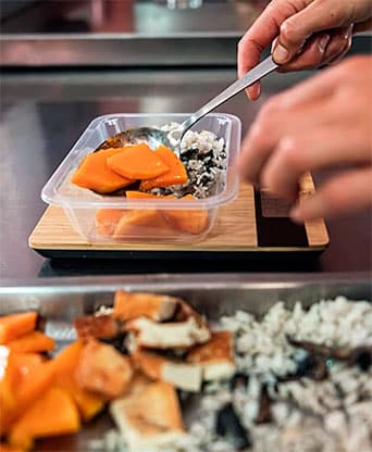 Preparación de los pedidos a Bendito Tupper,