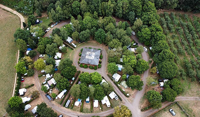 Yolanda Alzu (Amaido), reconocida con el premio Mejor Empresaria Autónoma 2025 3 Vista aérea del camping Amaido.