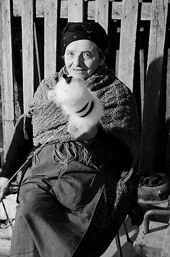 Hilandera en el Festival del Esfoyón y el Amagosto de Navelgas (Tineo)