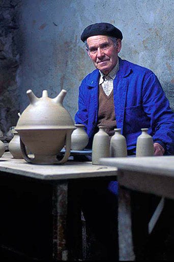 Alfarero en el Festival del Esfoyón y el Amagosto de Navelgas (Tineo)