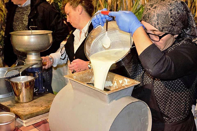 Cocineras en el Festival del Esfoyón y el Amagosto de Navelgas (Tineo)