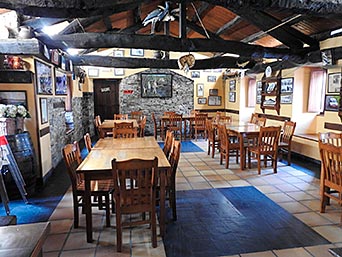 Yolanda Alzu (Amaido), reconocida con el premio Mejor Empresaria Autónoma 2025 5 Interior del restaurante.