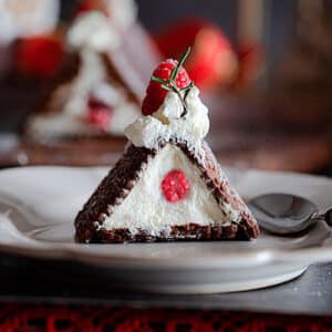 Postre navideño rápido y sencillo: Cabañitas de galleta rellenas de frambuesa 1 Postre navideño rápido y sencillo: Cabañitas de galleta rellenas de frambuesa