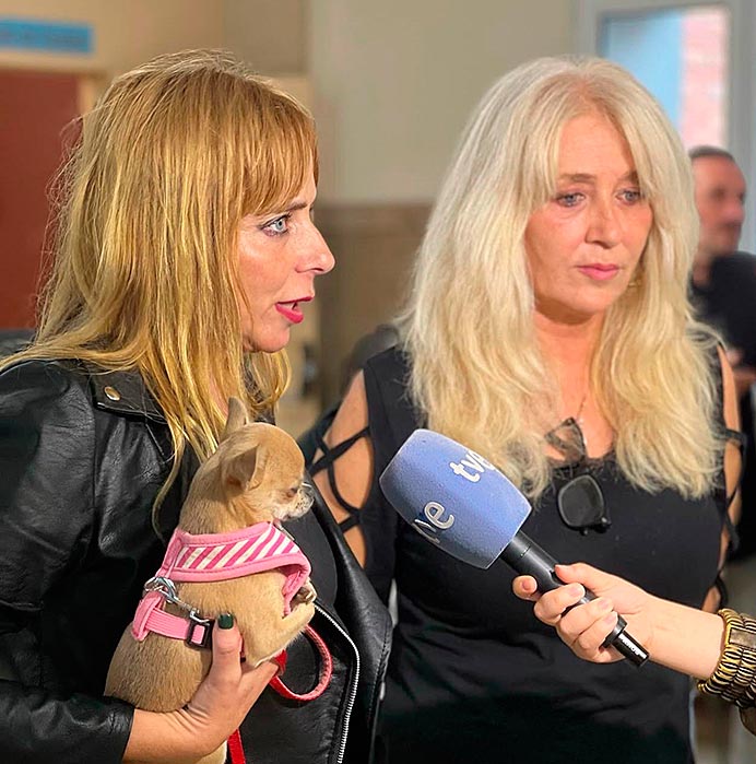 CANpañía. La compañía perruna, el mejor antídoto contra la soledad no deseada 3 Noemí Rodríguez (izda.), presidenta de MASPAZ acompañada de Malgorzata Zakrzewka, coordinadora de programas y rescatista de perros.