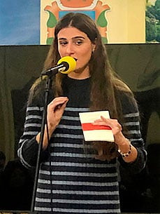 La poeta María Abril en Riosa.