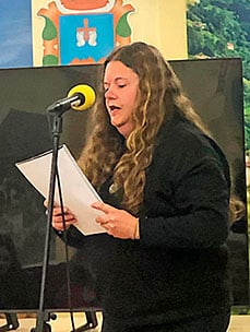 La poeta Solinca Turbón en Riosa.