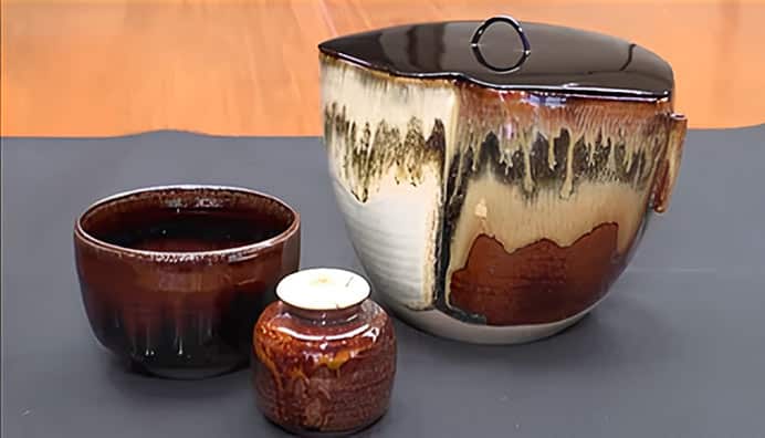 Atélier, un refugio para el té japonés en Asturias. Xenia Blanco, sumiller de té 4 Takatori yaki, cerámica tradicional de la prefectura de Fukuoka (Japón).