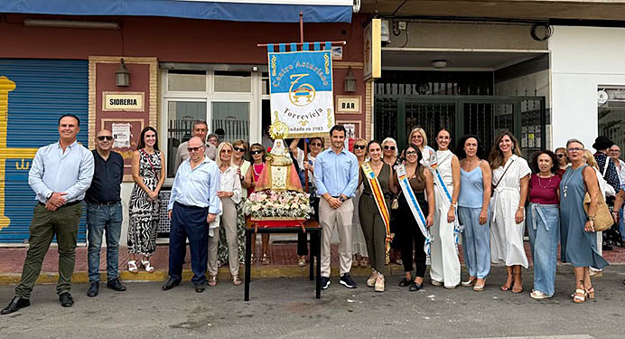 Asturias en Torrevieja: cómo el Centro Asturiano y los bolos unieron dos orillas 2 Algunos de los socios del Centro Asturiano de Torrevieja