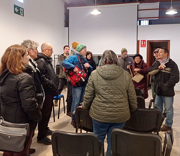 El Ñeru Verde: el nuevo espacio ecosocial en Avilés 1 Socios del Grupo Naturalista Mavea en el centro ecosocial El Ñeru Verde (Avilés)