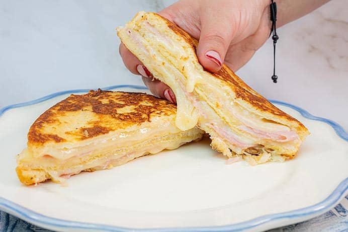 @saltando_ladieta. La asturiana que se hizo viral gracias al sándwich Montecristo 1 Sándwich Montecristo. @saltando_ladietaeg