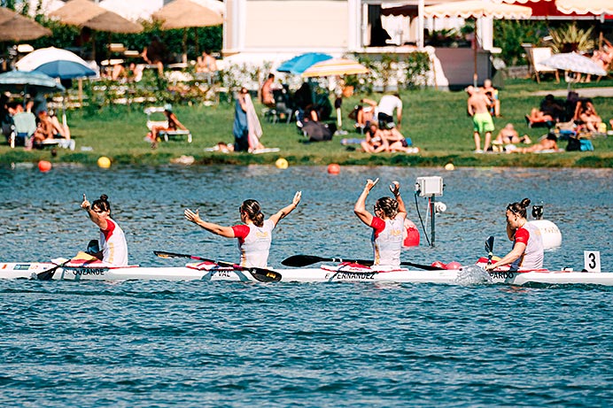Lucía Val Cerdeira, piragüista. Campeona del Mundo en K4 500. De Ortiguera al cielo 1 Lucía Val, campeona del Mundo en Milán 2025 en K4 500 junto a Sara Ouzande, Estefanía Fernández y Bárbara Pardo