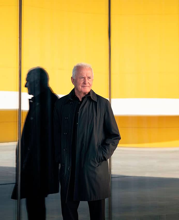 Víctor Manuel: «La libertad es lo único que se gana con los años… y yo pienso usarla» 1 Víctor Manuel, cantautor y productor musical