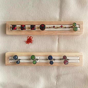 Agara: entre raíces y nuevos comienzos 4 Distintos modelos de anillos Agara artesanía.