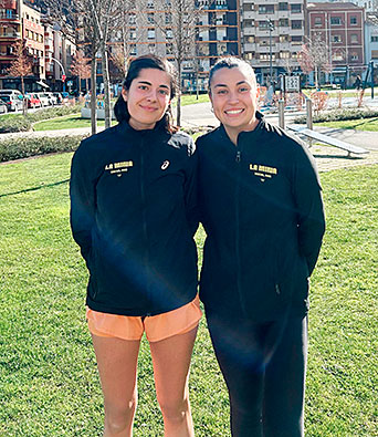 La Mina Social Run. Así es la nueva iniciativa deportiva en la cuenca minera asturiana 1 Paula Menéndez García (izda.) y Aitana Nuño Muñiz (dcha.), fundadoras de La Mina Social Run.