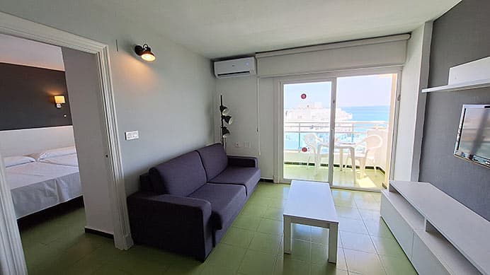 Escapadas saludables al sol: el valor de los residenciales de destinos de sol del Montepío 4 Apartamento Superior en el complejo residencial La Minería (Roquetas de Mar).