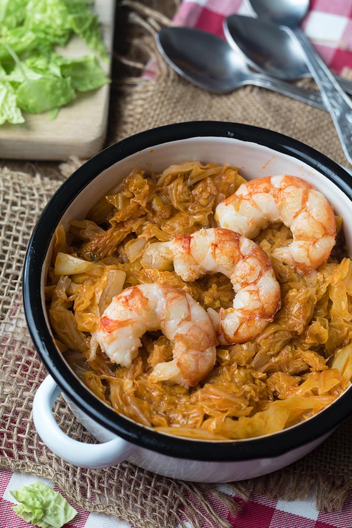 Asturias en el plato, el segundo recetario de Susana García Soto que homenajea la cocina de siempre 3 Repollo con gambas. Receta de Susana García Soto