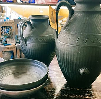 Verónica Rodríguez, artesana asturiana: «Ser alfarera tradicional hoy es un acto de resistencia» 5 Alfarería de Llamas del Mouro (Cangas del Narcea)