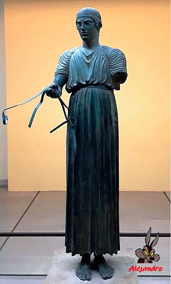 Los Juegos Píticos (II) 2 Estatua del Auriga de Delfos. El conductor de los carros olímpicos no era el dueño de los caballos.