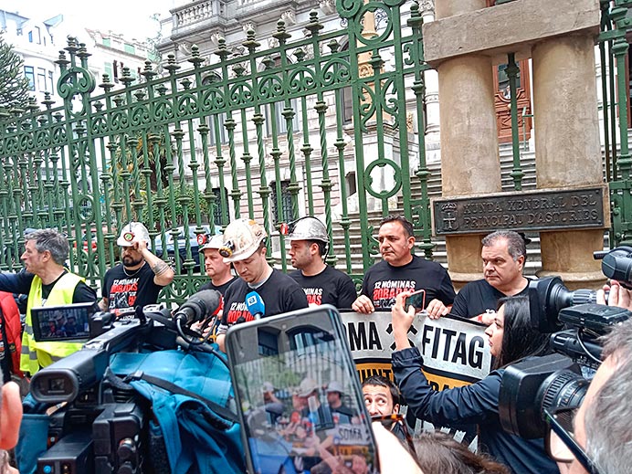 La Marcha de Mina Miura: dignidad en un territorio que se queda sin aliento 2 Llegada de la Marcha de Mina Miura desde Ibias a Oviedo tras recorrer alrededor de 150 km. 13 de mayo de 2026