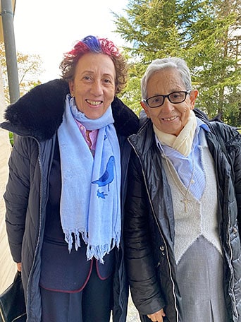 Inmaculada González-Carbajal con Sor Ángela, la monja asturiana que regenta el Centro Bana Ya Poveda en Kinshasa.