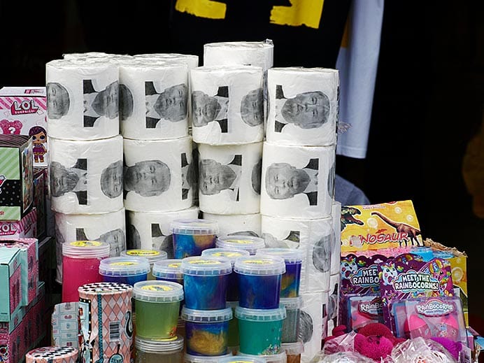 ¿Usa Usted la palabra retrete? 10 Papel higiénico con la cara de Donald Trump