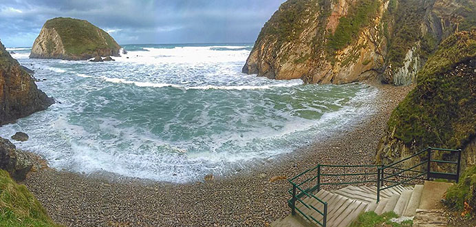 Playas para perros en Asturias: conoce a cuáles puedes ir este verano con ellos 6 Cala Salencia, en Cudillero