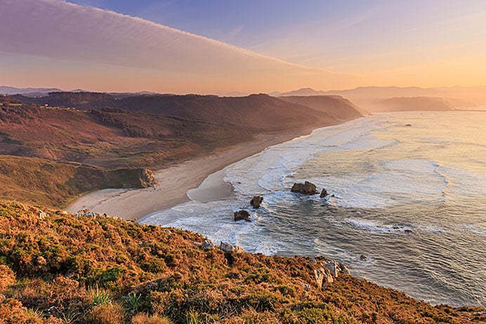 Playas para perros en Asturias: conoce a cuáles puedes ir este verano con ellos 1 Playón de Bayas o El Sablón (Castrillón, Asturias)