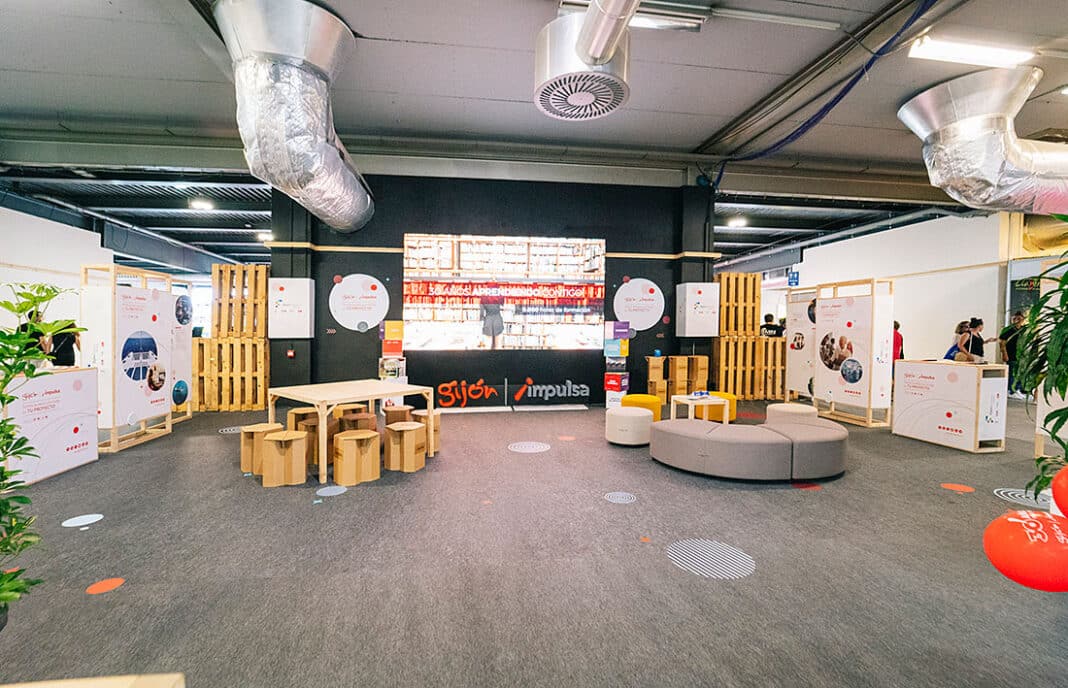 Stand de Gijón Impulsa en FIDMA en una anterior edición
