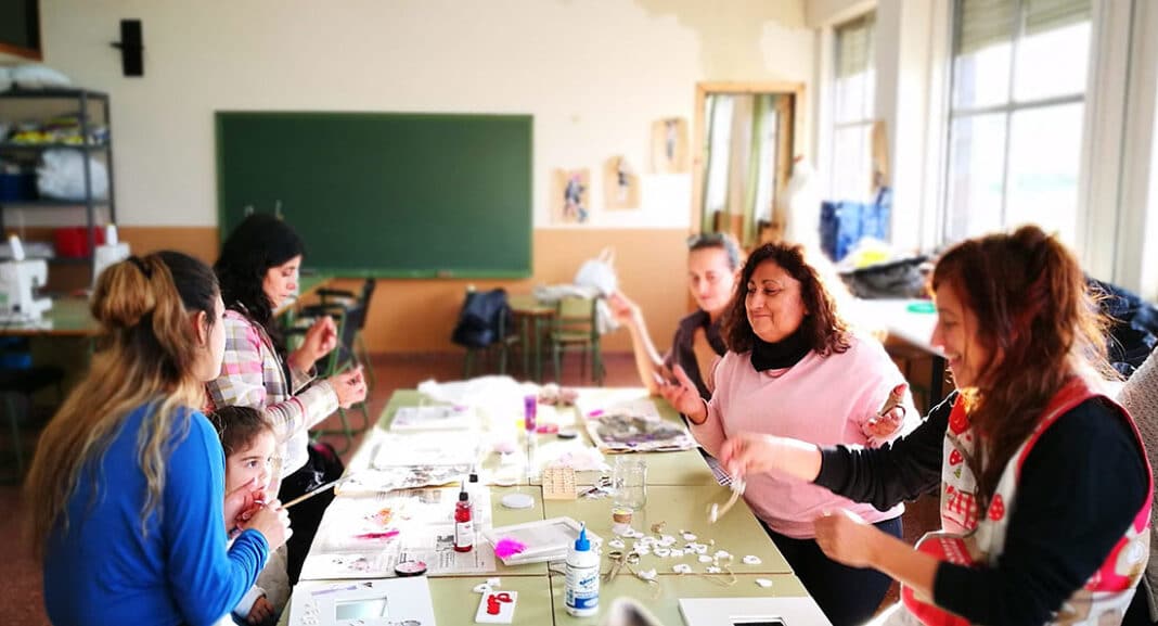 Taller de costura impartido por la Asociación Asturiana para el Cambio Social “Nómades”