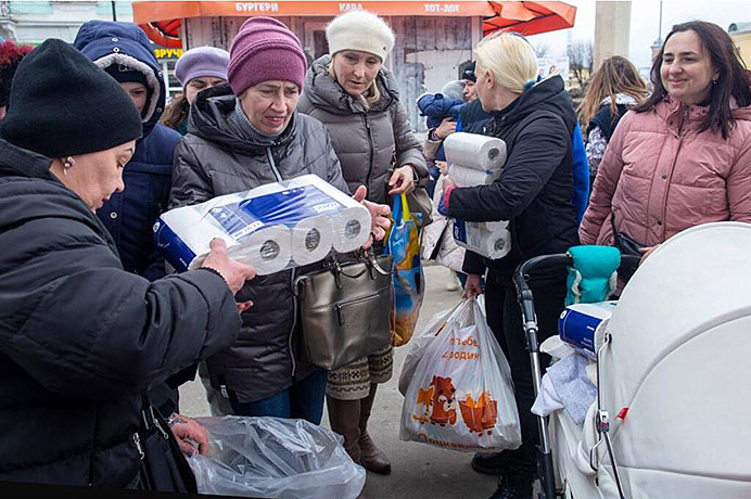 Avimun, viajeros, pero sobre todo solidarios 6 Entrega de material en Ucrania, con la colaboración de la ONG Juntos por la Vida.