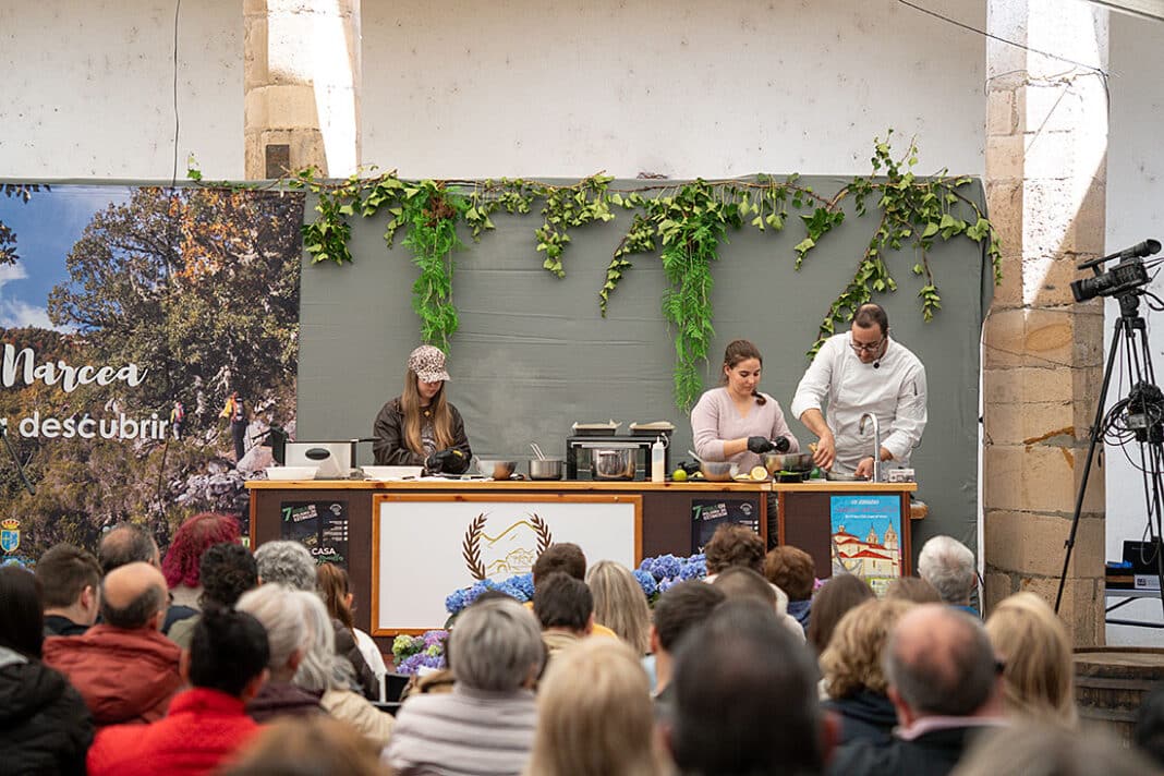 Borja Martín Palomino, chef y profesor de cocina, durante el showcooking de las VIII Jornadas Cangas Sin Gluten
