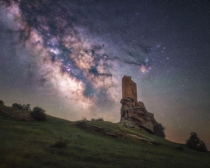 Castillo de Zafra (Guadalajara). Fotografía nocturna del fotógrafo asturiano Glendor Díaz Suárez