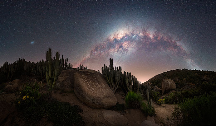 Petroglifos en el Valle del Encanto (Chile). Fotografía nocturna del fotógrafo asturiano Glendor Díaz Suárez