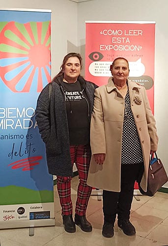 Trabajo social con alma: la experiencia de Nómades en Asturias 3 Mónica Iglesias, de la Asociación Nómades (izda.) con Adela Gabarri, presidenta de la Asociación Gitana de Gijón.