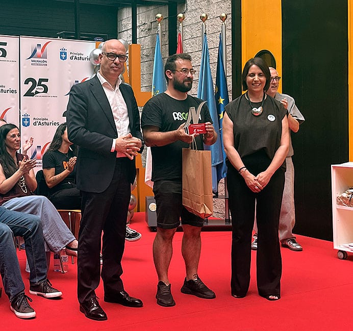 Semillero de Proyectos Valnalón: 25 años demostrando que el emprendimiento también transforma territorios 3 Andrés Morales Ibáñez, de Asgaya Cerveza Ecológica, recibe el Premio Semillero de Proyectos Valnalón a la Consolidación de Proyectos.