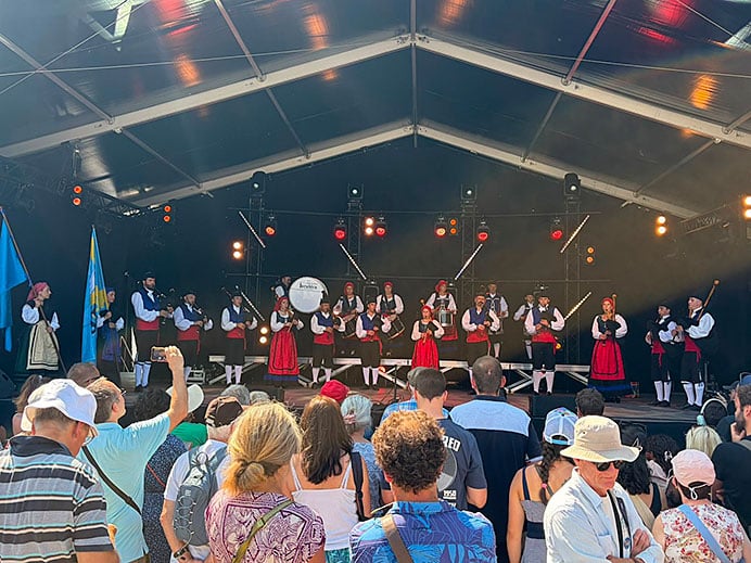La Casa de Asturias en Guadarrama (Madrid), un centro pequeño que hace cosas grandes 2 Banda de Gaitas La Tarabica. Banda de la Casa de Asturias en Guadarrama