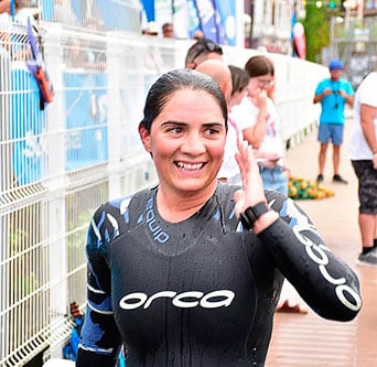 Club de Natación Villa de Navia. Una familia con pasión por el agua 7 Bárbara Gudín, nadadora en categoría Máster del Club de Natación Villa de Navia.