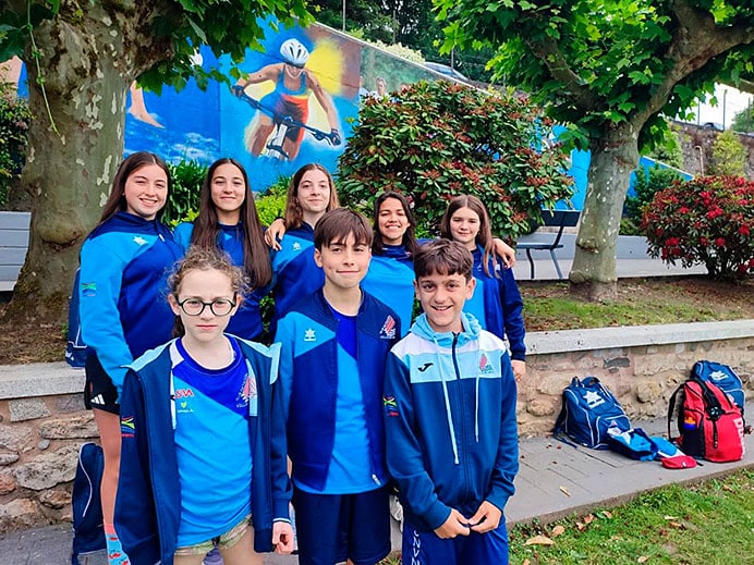 Club de Natación Villa de Navia. Una familia con pasión por el agua 3 Infantiles, alevines y benjamines del Club de Natación Villa de Navia en el Trofeo Ciudad de Lugo.