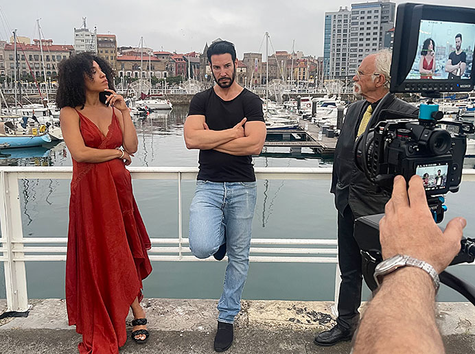 Los artistas, médicos del alma 2 El actor Eduardo Castejón y Tamy Nsue en pleno rodaje.