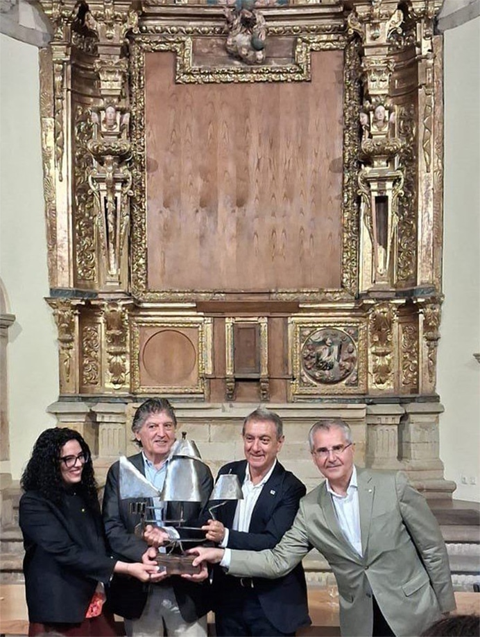 Premios Carabela 2026: La Asturias que navega el mundo 1 El premio Carabela 2026 recayó en esta edición en la Sociedad Ovetense de Festejos por su labor con el Día de América en Asturias.