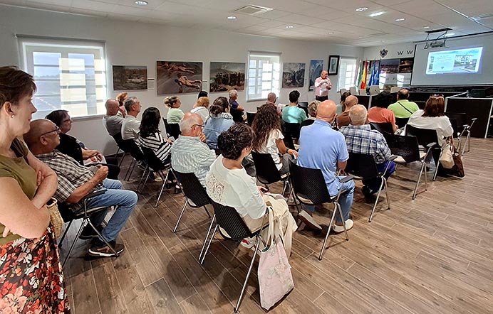Castropol lanza un Plan para ofrecer viviendas accesibles a la ciudadanía 1 Presentación del Plan de Vivienda en Castropol