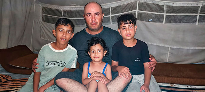 Podrías haber sido tú 2 Nader Hamad con sus hijos. De izda. a dcha.: Anwar, Lina y Youssef