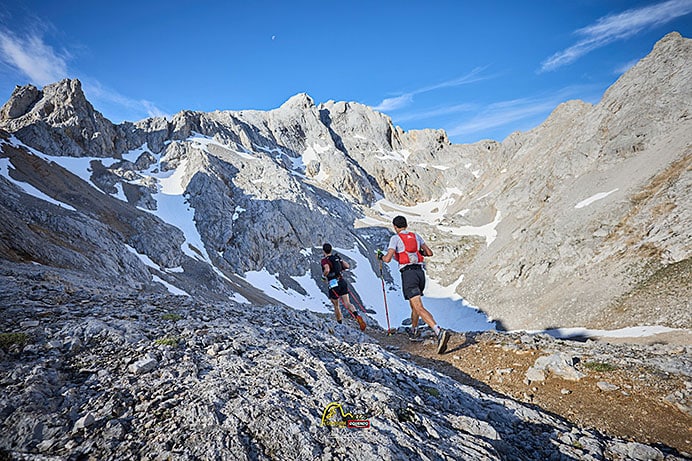 Asturias por todo lo alto. Orgullosas de nuestra tierrina 5 La Travesera, carrera de montaña por Picos de Europa.