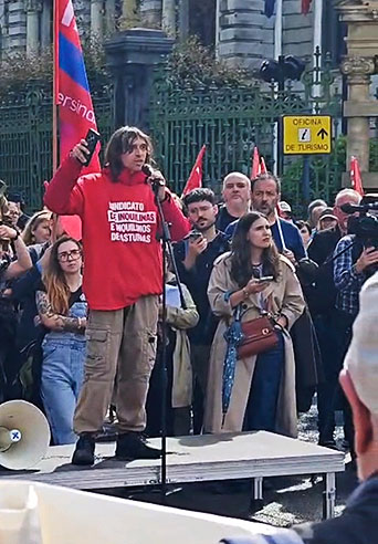 Andrés García (Sindicato de Inquilinas de Asturias): «La gente llega al sindicato destrozada. Detrás de cada desahucio hay una historia de sufrimiento» 1 Andrés García, portavoz del Sindicato de Inquilinas e Inquilinos de Asturias.